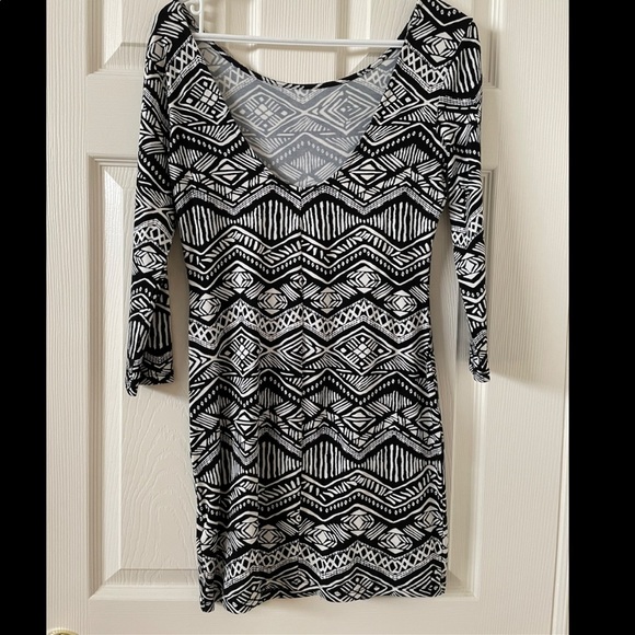 Patterned black and white dress - Picture 2 of 2